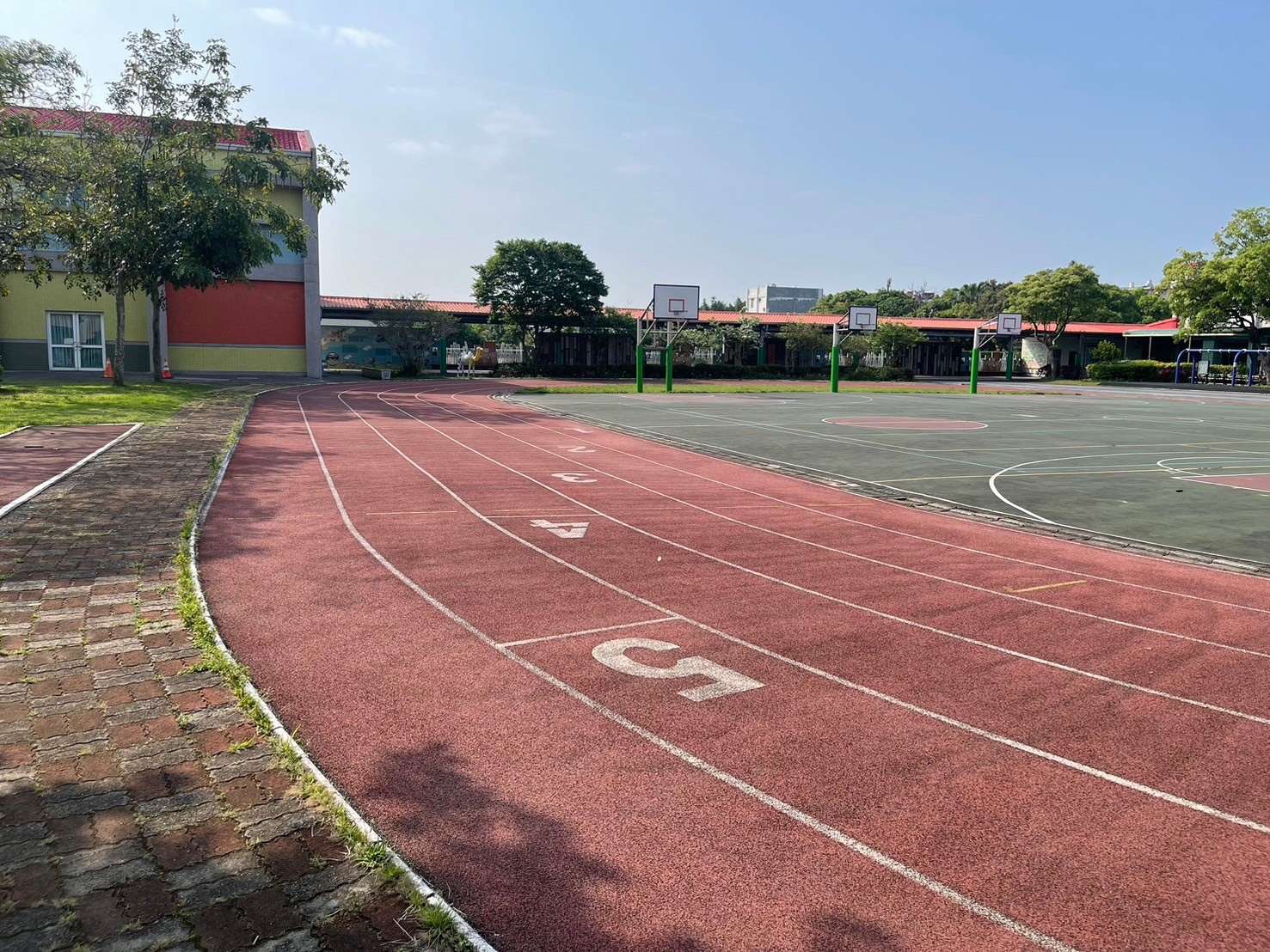 LINE_ALBUM_新莊國小跑道清洗前_240409_1