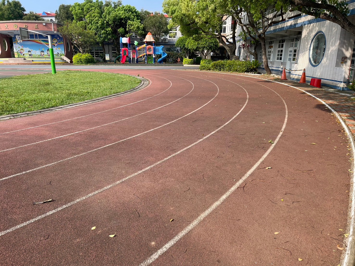 LINE_ALBUM_新莊國小跑道清洗前_240409_4