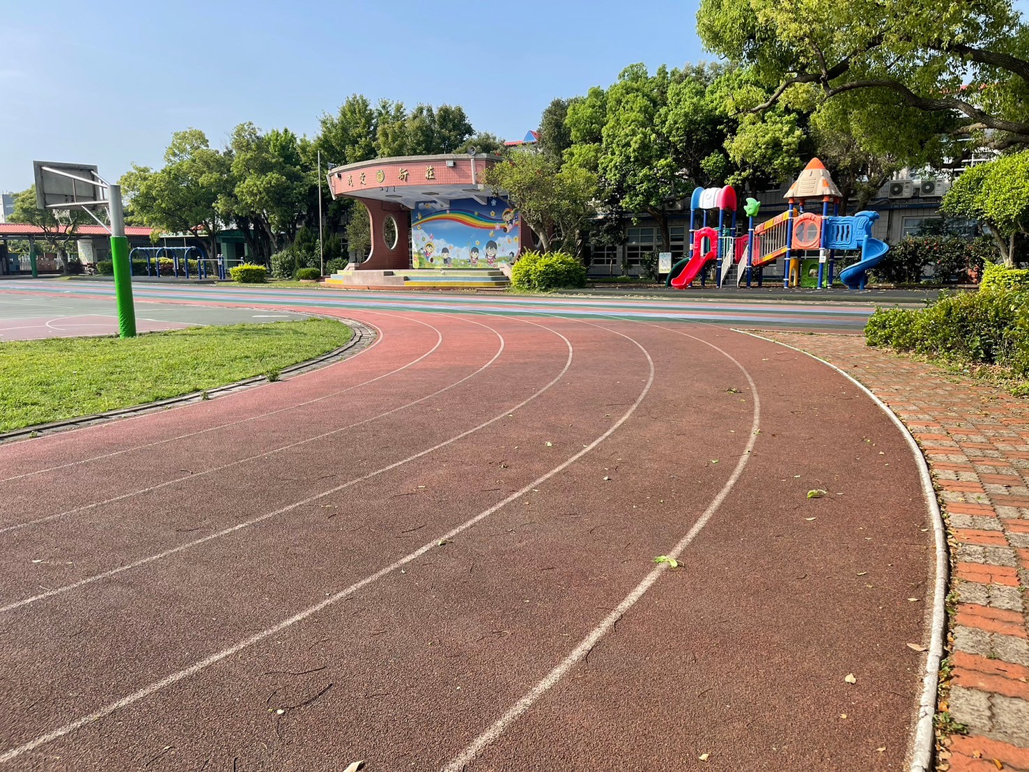 LINE_ALBUM_新莊國小跑道清洗前_240409_5